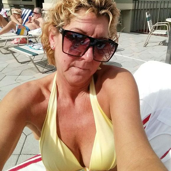 Meet your Posher, Beth - Picture 1 of 1